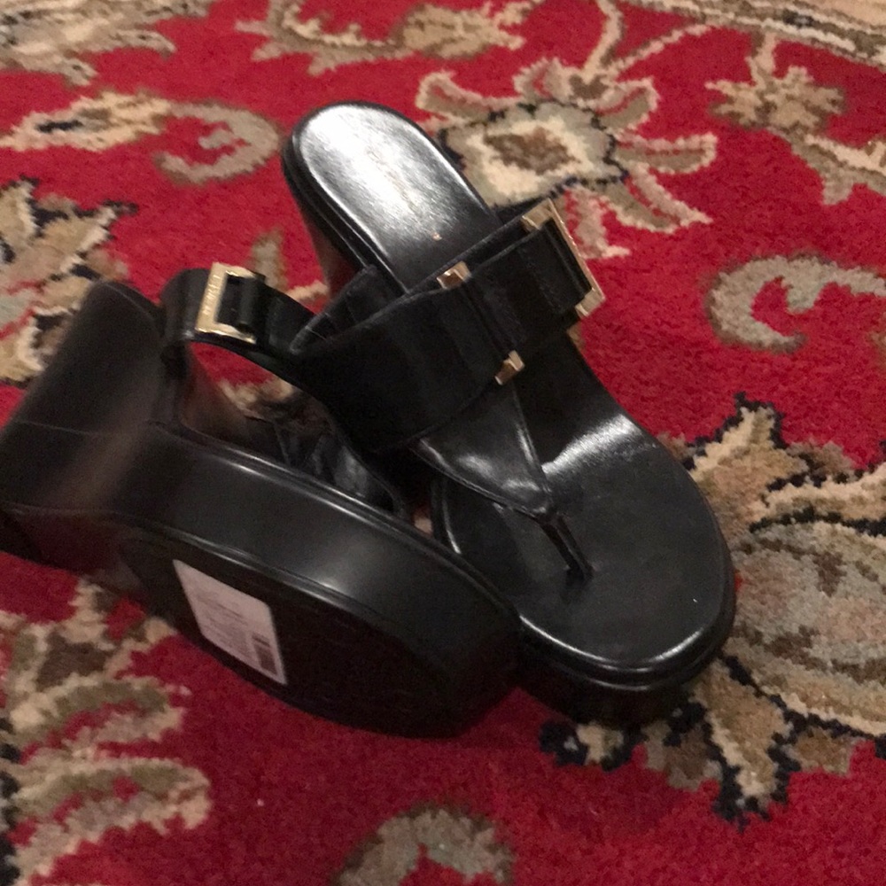 NWT  Black BCBG Buckled Wedge Thongs